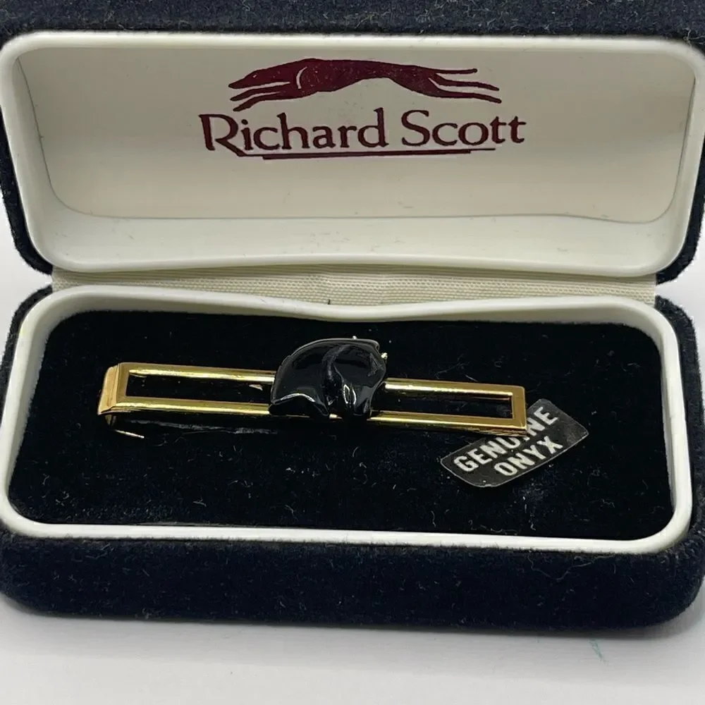 New Richard Scott tie clip carved ónix